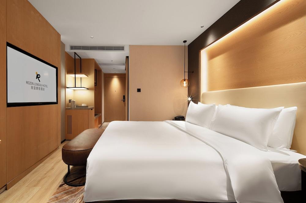 Rezen Langham Honor International Hotel Canton Fair Complex Kecun Metro Station Branch - Tap to explore photos
