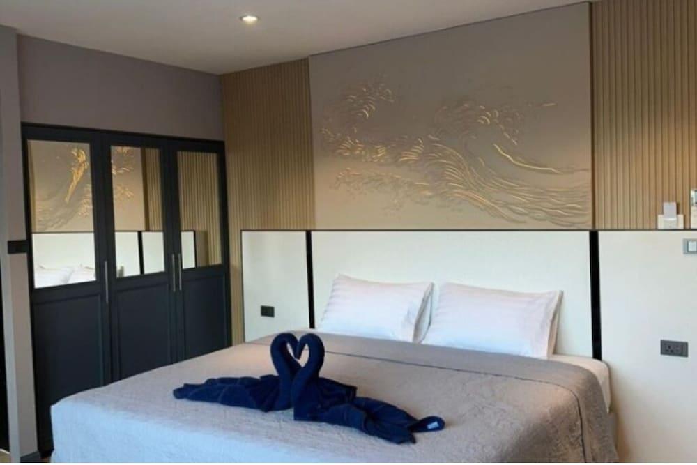 Puttaya Glow Room Type - Superior Room, 1 King Bed with Sofa bed, Sea View Puttaya Glow Room Type - Superior Room, 1 King Bed with Sofa bed, Sea View