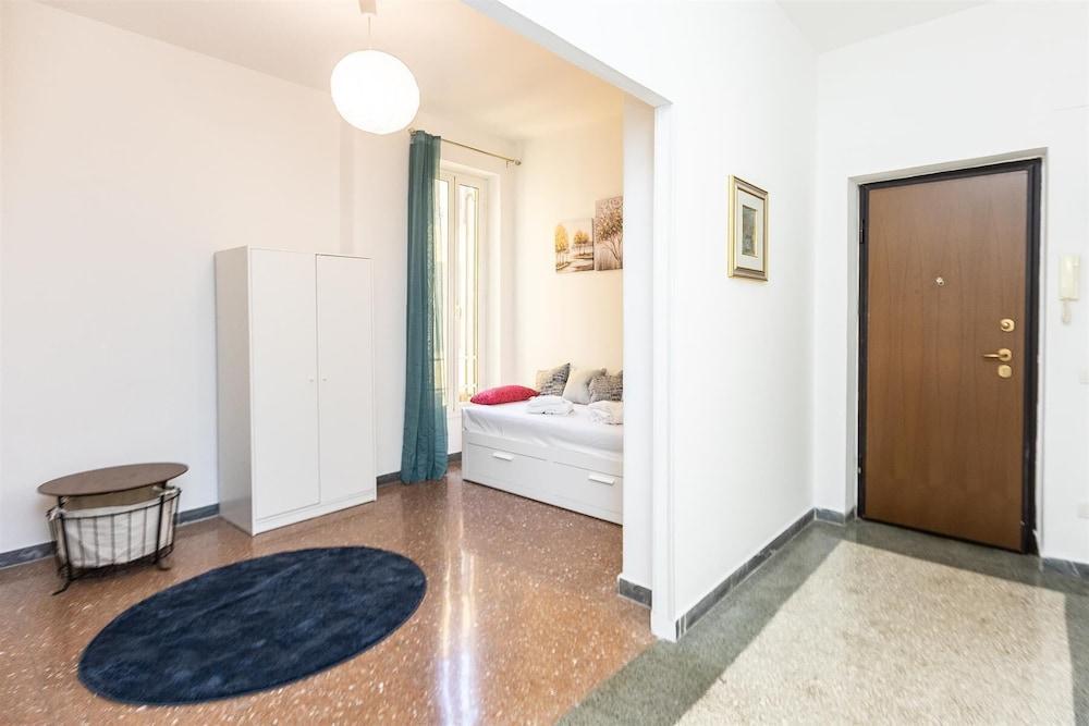 Rental in Rome Jenner Apartment - Tap to explore photos