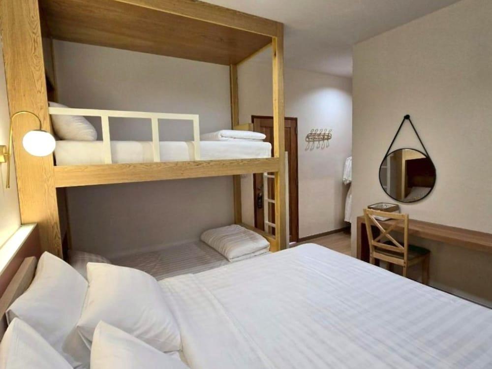 Inn De Sea Poshtel Room Type - Family Room