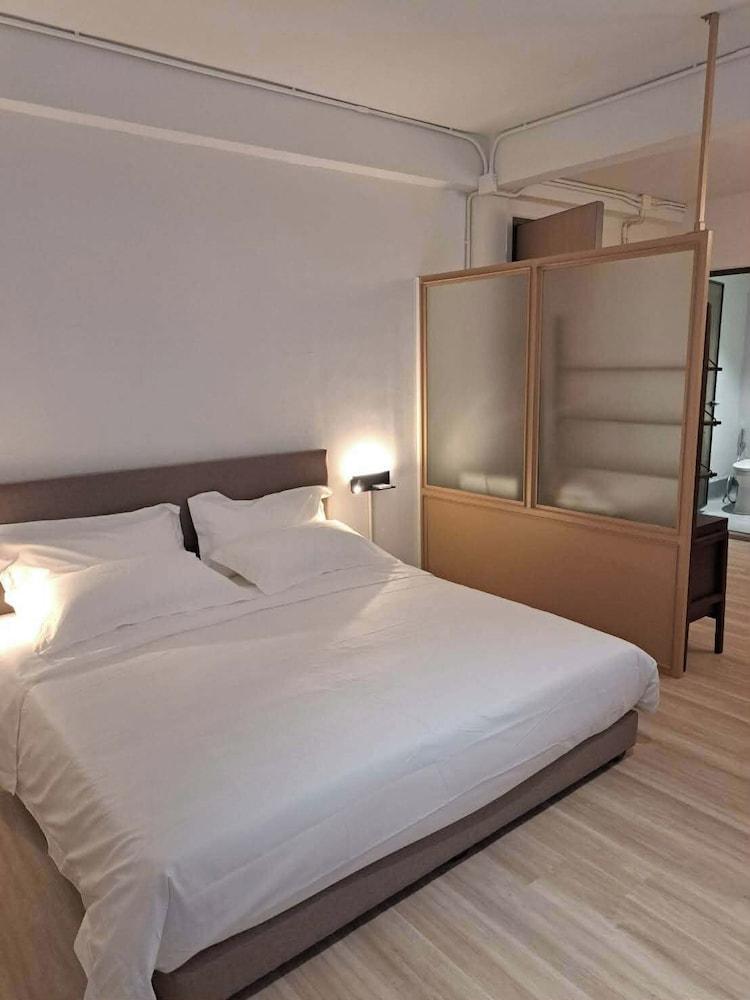 Brown H Room Type - Deluxe Studio Suite