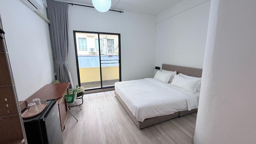 Brown H Room Type - Superior Room