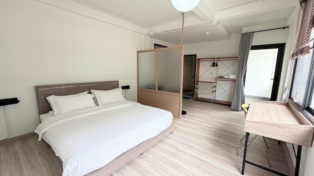 Brown H Room Type - Deluxe Room