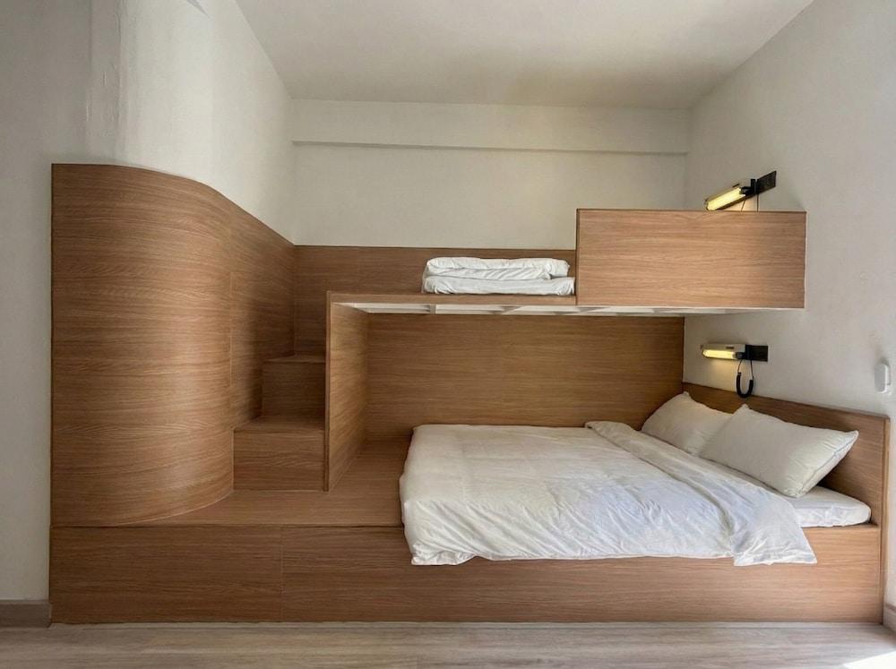 Brown H Room Type - Comfort Triple Room