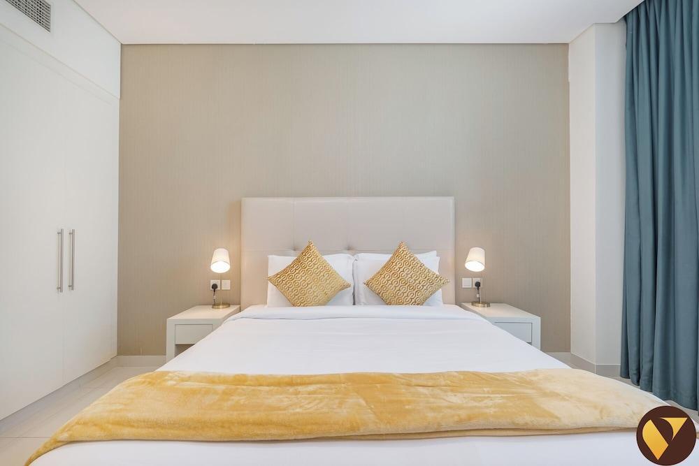 Vogue | Cour Jardin Business Bay Close to Dubai Mall | Burj Khalifa - Tap to explore photos