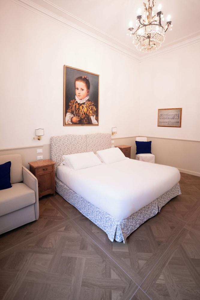 Relais Donna Lucrezia Suites - Tap to explore photos