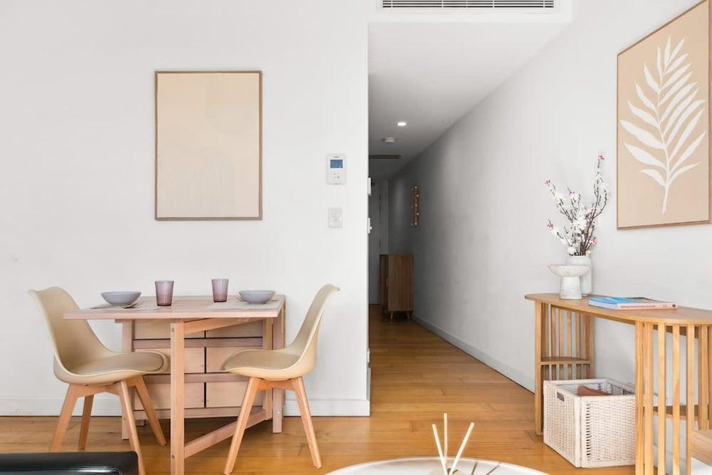 Central Peaceful 1 Bedroom With Balcony Aircon