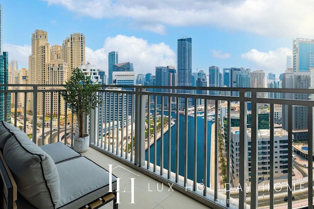 LUX 52 42 Deluxe Marina View Suite 3
