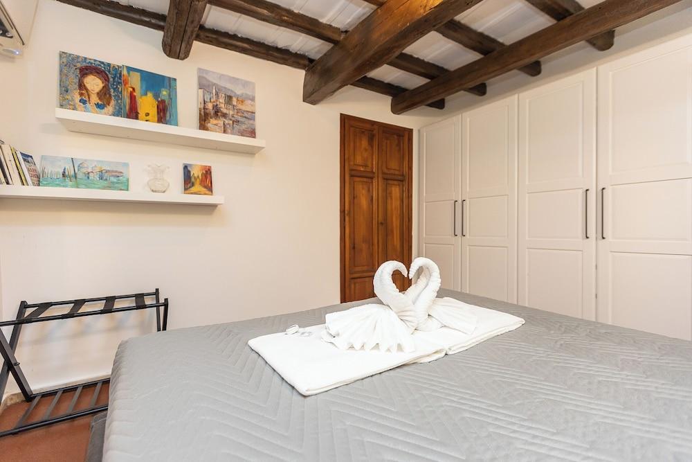 Rental in Rome Ciambella Art Home - Tap to explore photos
