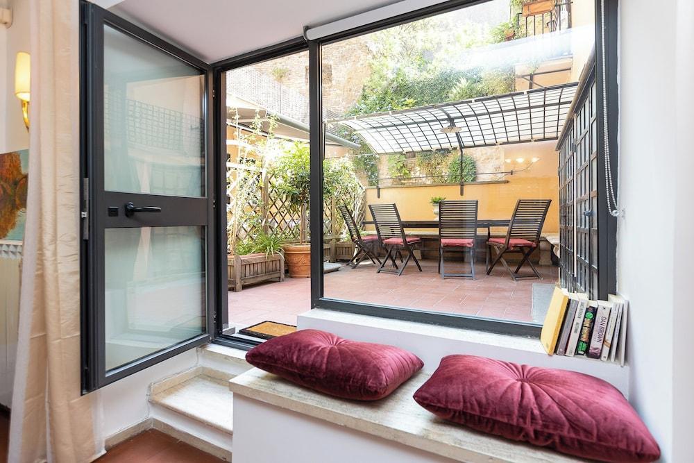 Rental in Rome Ciambella Art Home - Tap to explore photos