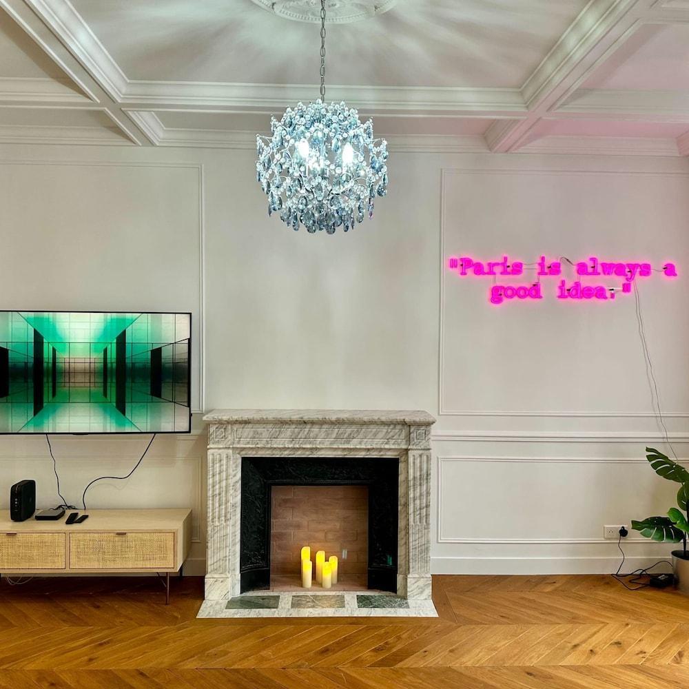 Paradis Chic - Renovated 2 Bed Apt in Paris - Tap to explore photos