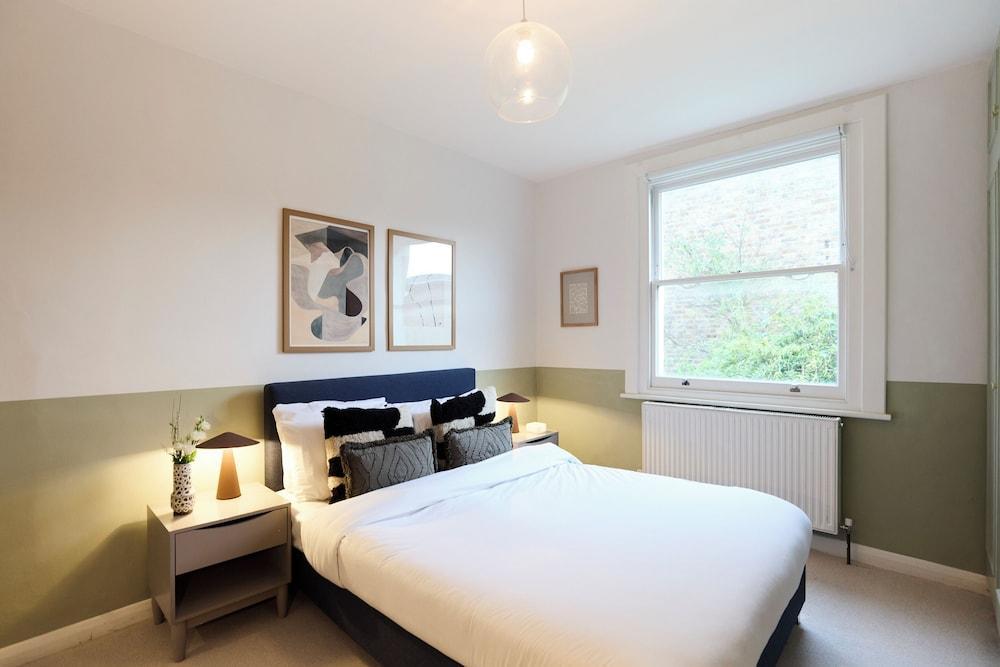 The Kensal Green Hideout - Classy 2bdr Apartment - Tap to explore photos