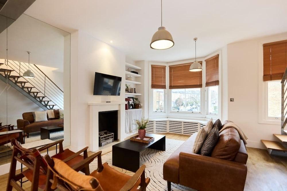 The Kensal Green Hideout - Classy 2bdr Apartment - Tap to explore photos