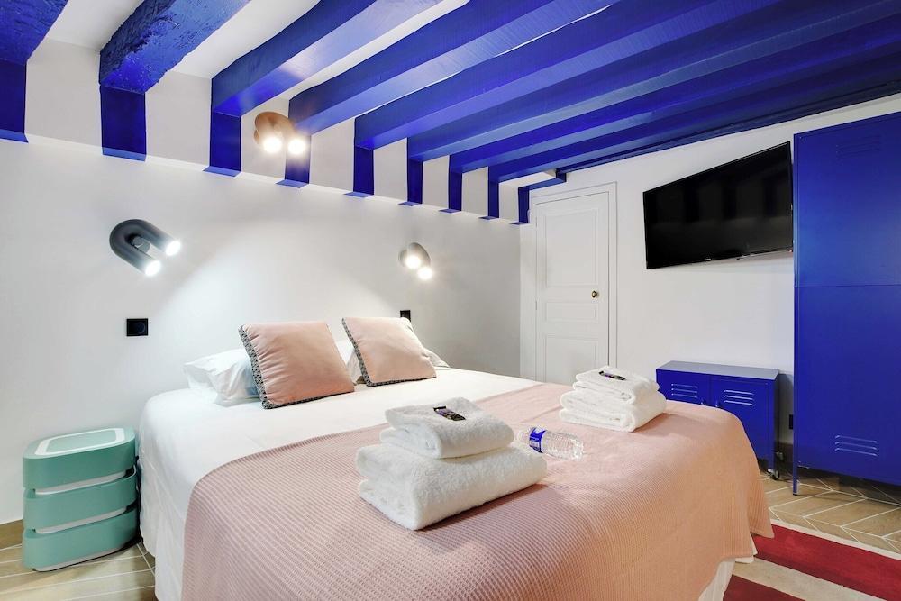 Studio for 2 People in Rivoli - Tap to explore photos