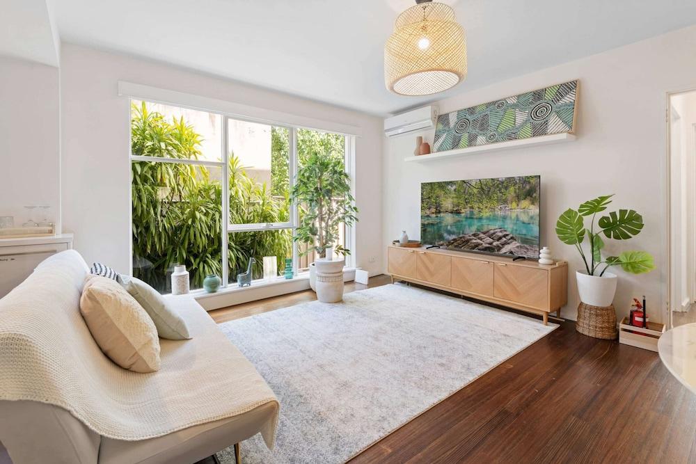 Contemporary 1-bed Unit Near Chapel St - Tap to explore photos