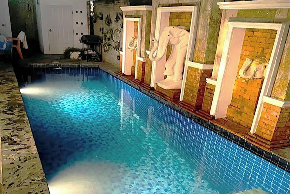 Emerald Hotel Chonburi - Tap to explore photos