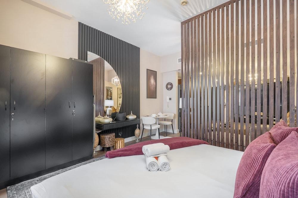 Extravagant Studio Stay for 2 in JVC - Tap to explore photos