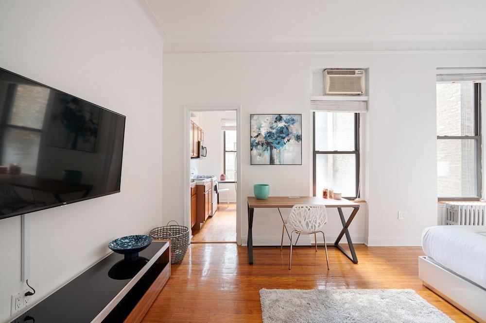 Bright and Comfy Studio in NYC - Tap to explore photos