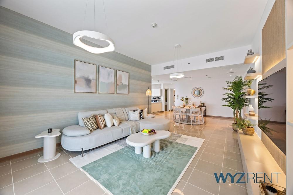 WYZ RENT|Aegean Charm 2BR Sulafa Tower Marina - Tap to explore photos