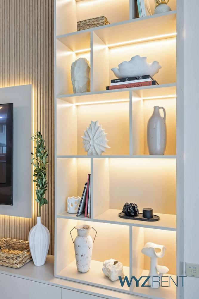 WYZ RENT|Aegean Charm 2BR Sulafa Tower Marina - Tap to explore photos