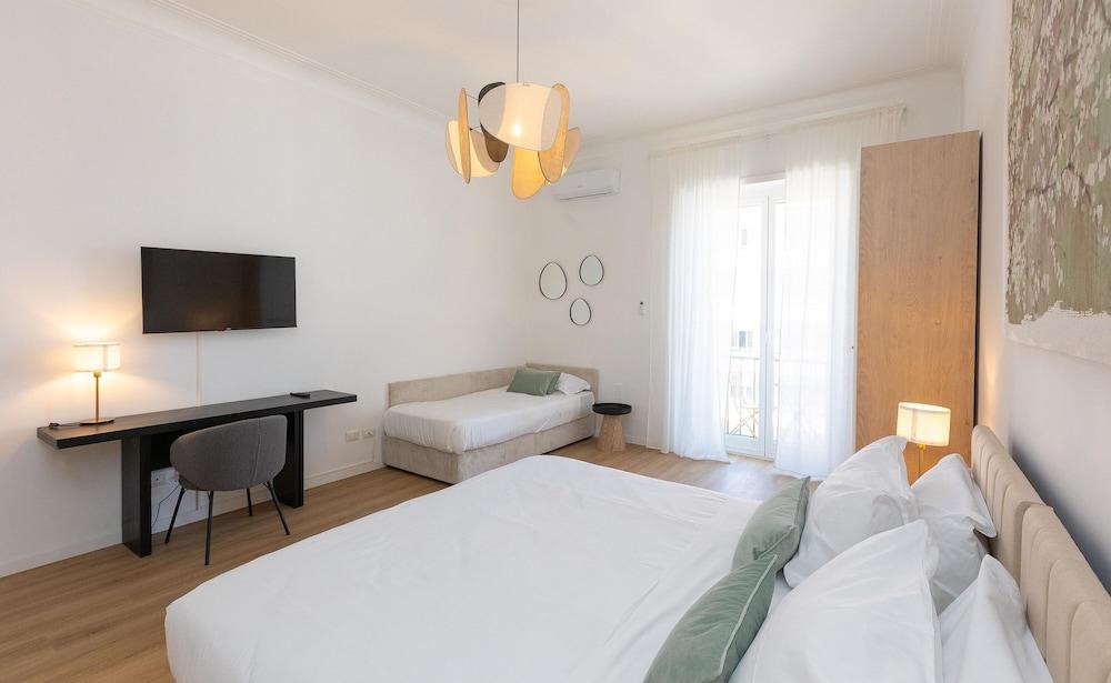 Rental in Rome Constance Apartment - Tap to explore photos