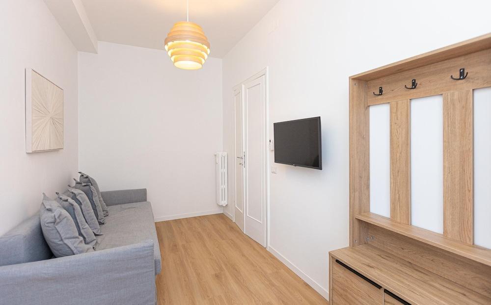 Rental in Rome Constance Apartment - Tap to explore photos