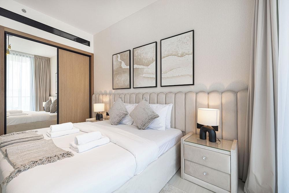 JVC Suites by Hostiva - City View Room Type - Deluxe Apartment, Balcony, City View