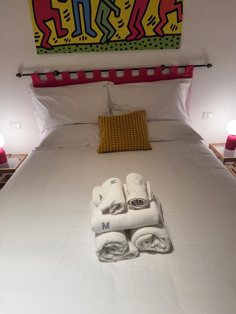 GUEST HOUSE MAZZINI 144 - Tap to explore photos