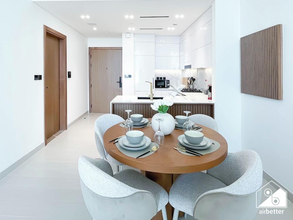 Luxury 1BR Balcony, Pool, Gym Prime Location - Tap to explore photos