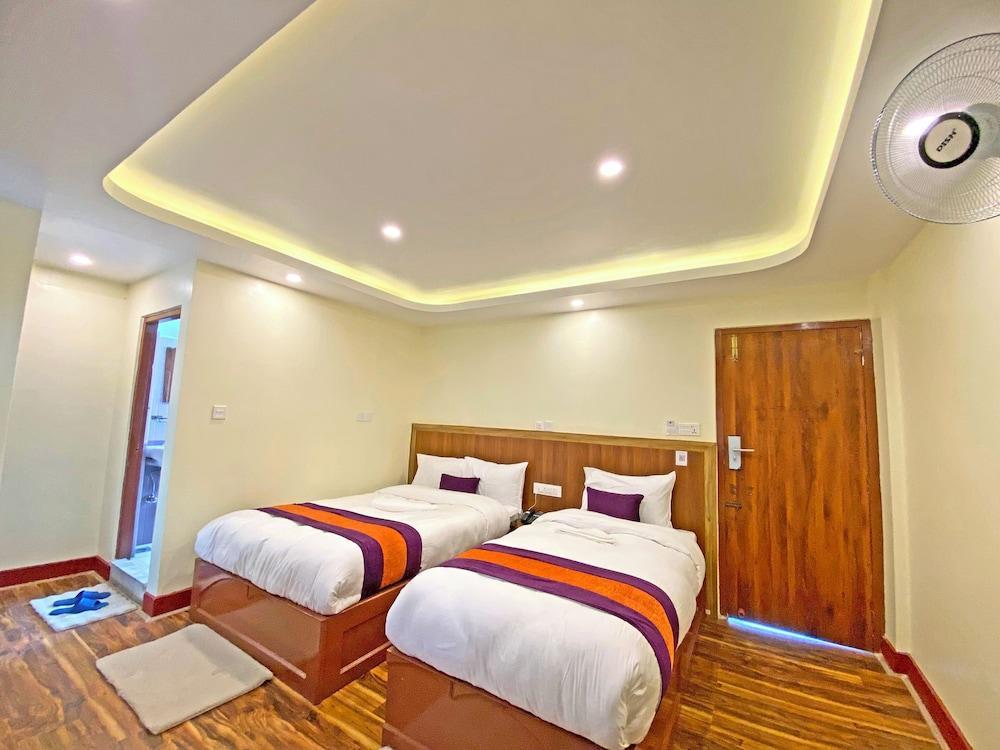 Hotel Himalayan BTS Room Type - Standard Twin Room, City View