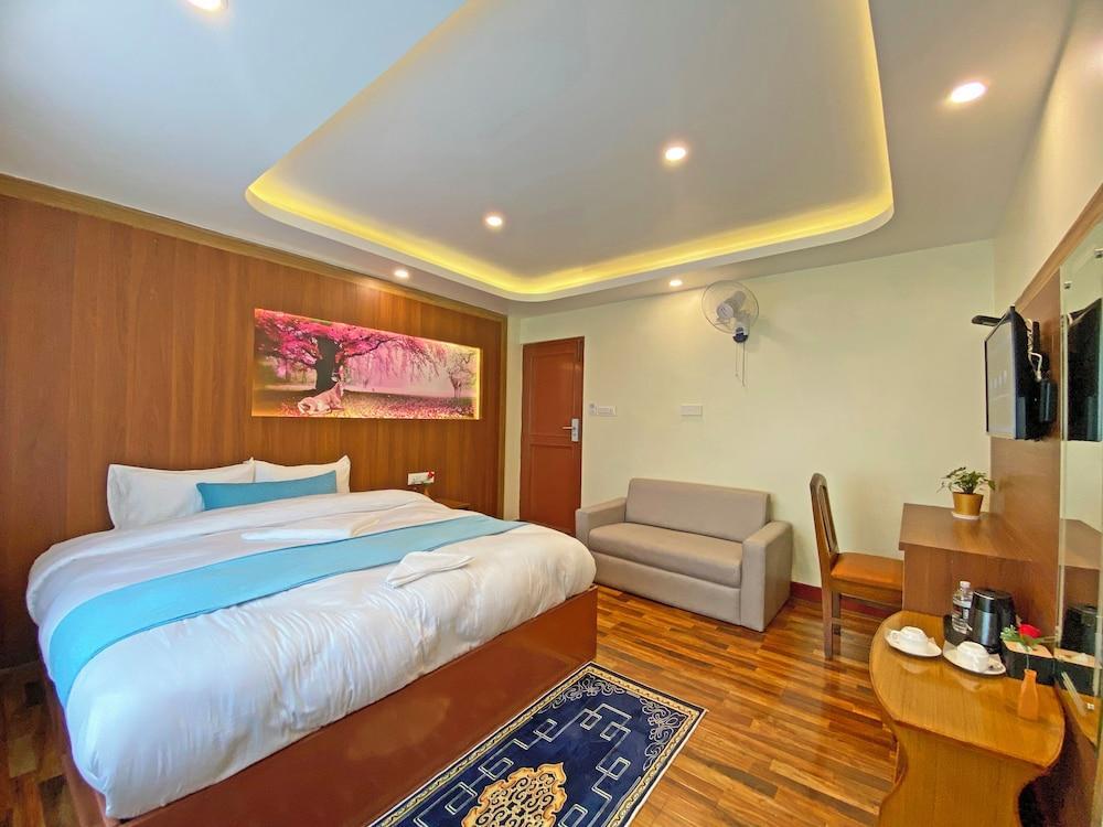 Hotel Himalayan BTS Room Type - Deluxe Double Room, City View