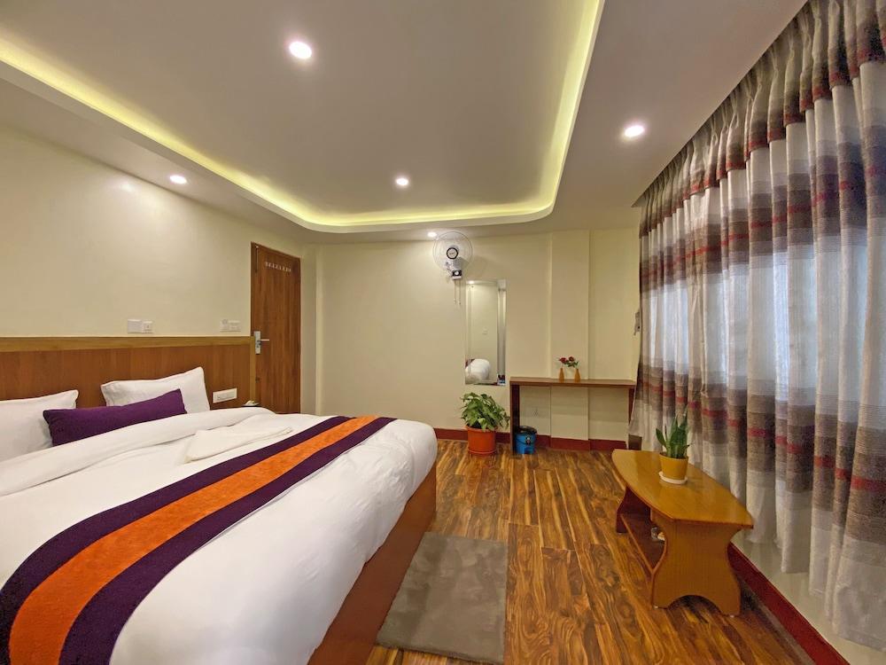 Hotel Himalayan BTS Room Type - Standard Double Room, City View