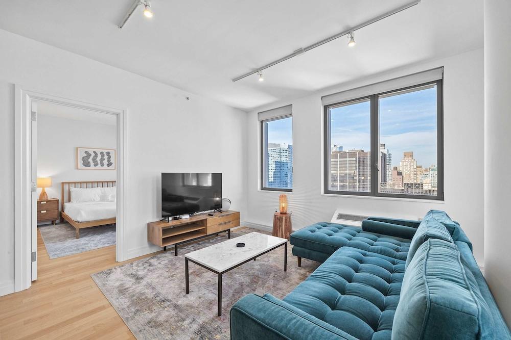 Forte Select Xxii by Rove 2BR Midtown West Apt