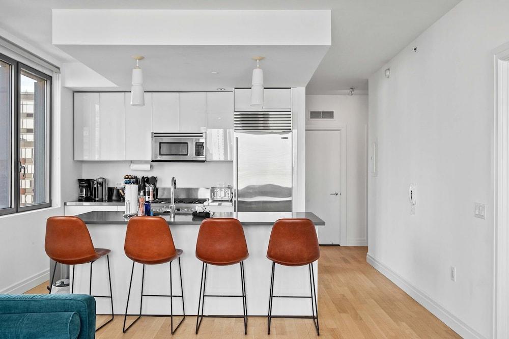Forte Select Xxii by Rove 2BR Midtown West Apt - Tap to explore photos