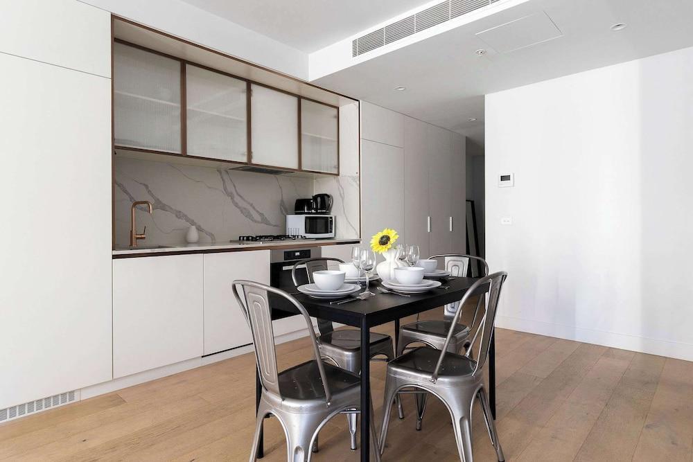 A Cozy 2BR Apt Right on Buzzing Chapel Street - Tap to explore photos