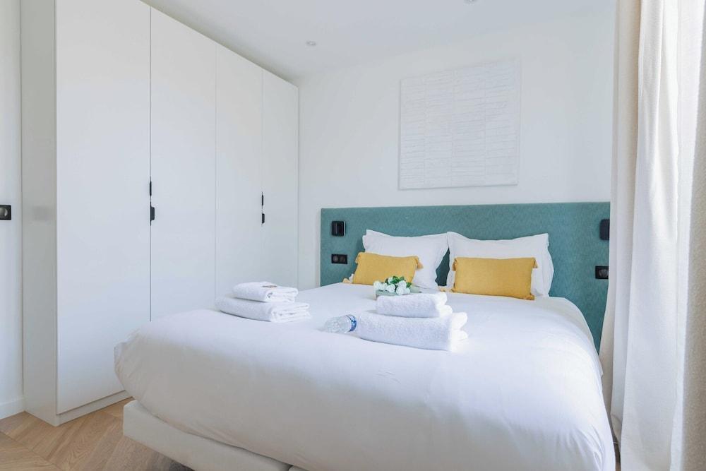 Renovated Studio rue du Roi de Sicile / Marais - Tap to explore photos