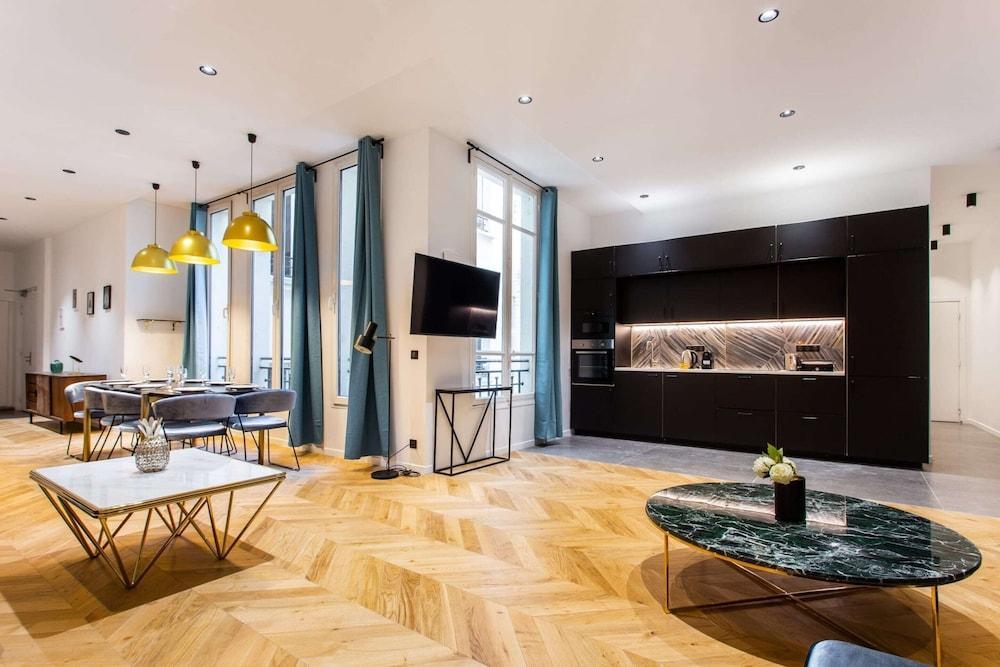 Luxury on the Champs-elysees: Prestigious, 10P 5BR - Tap to explore photos