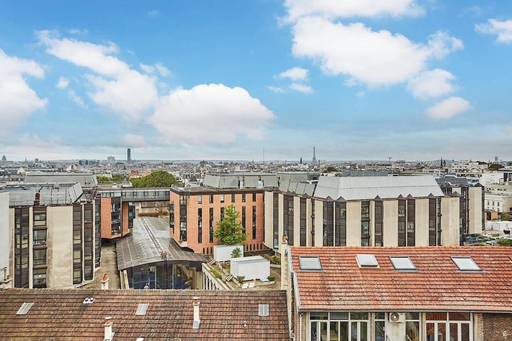 2 Bedroom Flat Centre de Paris - Eiffel Tower View - Tap to explore photos