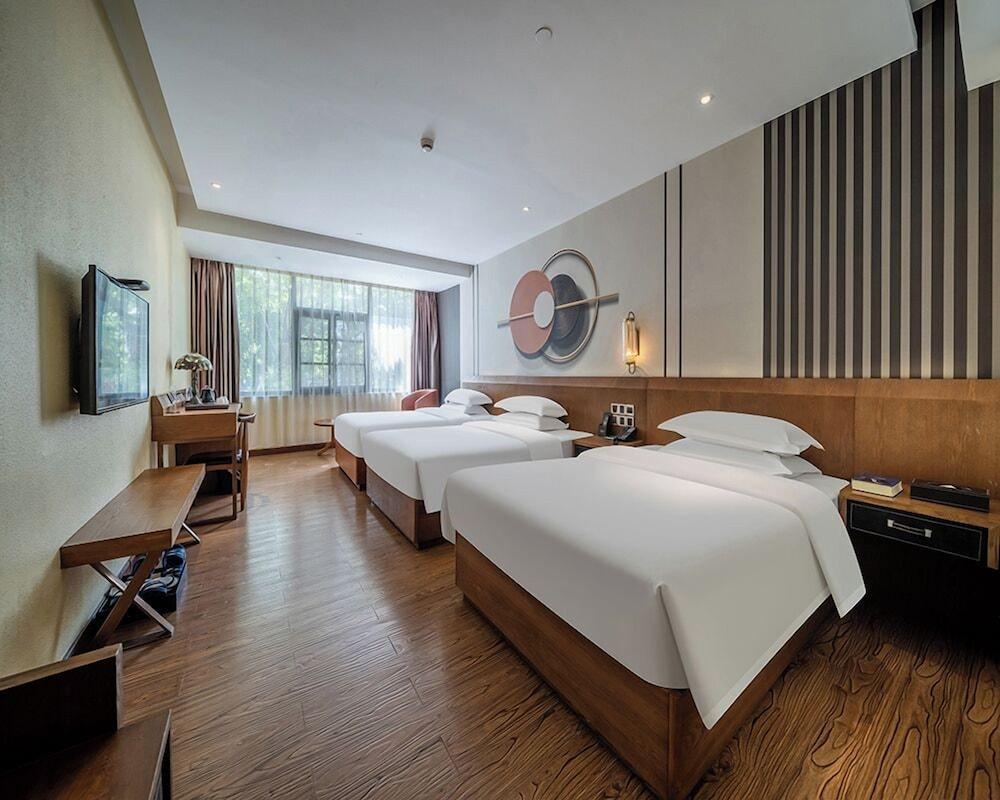 ELITE James Joyce Coffetel Guangzhou Room Type - Luxury Triple Room