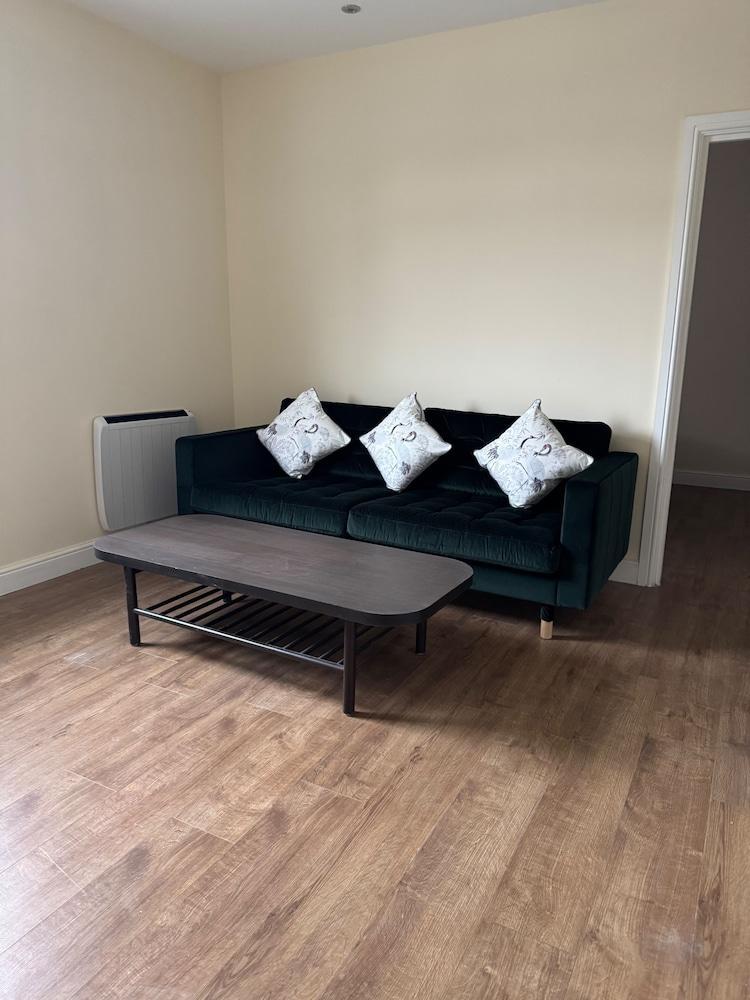 Close Central London 2 bed Flat Sleeps 4 - Tap to explore photos