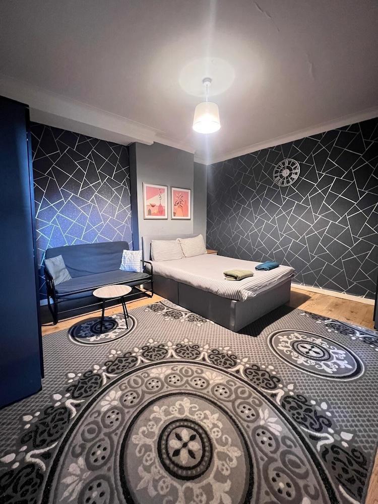 London E1 Hostel Room Type - Basic Double Room, 1 Bedroom, City View