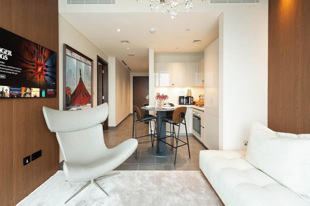 Luxury 1BR High-Floor Retreat - Tap to explore photos