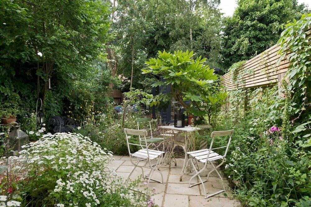 Gorgeous 1 Bed Garden Flat, Kensal - Tap to explore photos