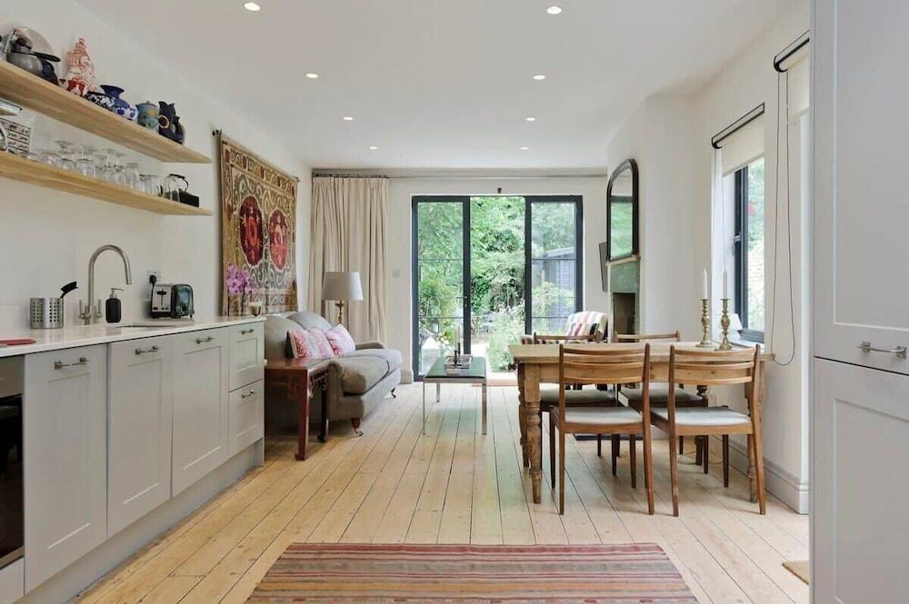 Gorgeous 1 Bed Garden Flat, Kensal - Tap to explore photos