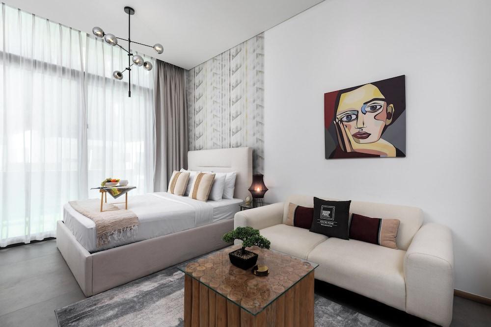 Maison Privee - Serene Studio Escape with Balcony in JVC