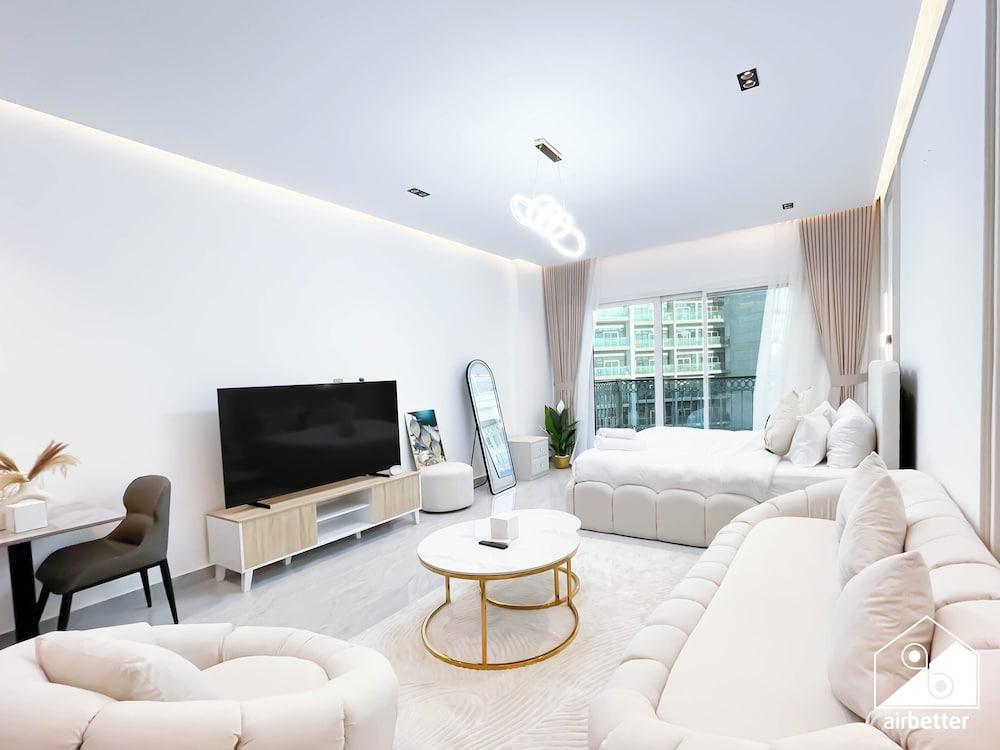 Relaxing ST Getaway Balcony, Pool & Gym Access
