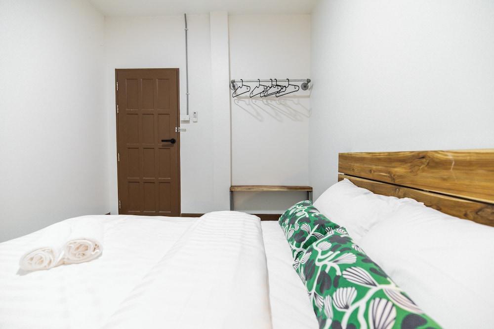 Siam Breeze Inn - Self Check-in Room Type - Queen Room - No window External bathroom