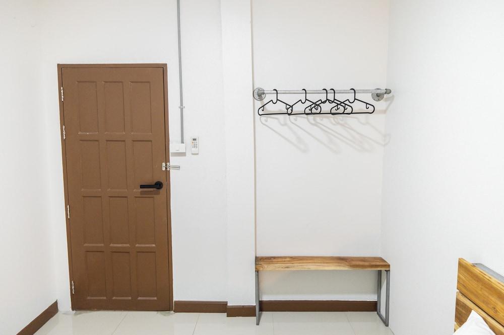 Siam Breeze Inn - Self Check-in Room Type - Queen Room - No window External bathroom
