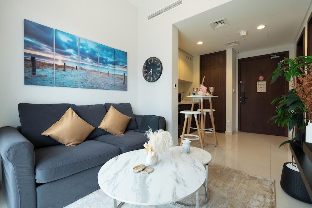 KeyRock - Premium Reva Stay with Pool - Tap to explore photos
