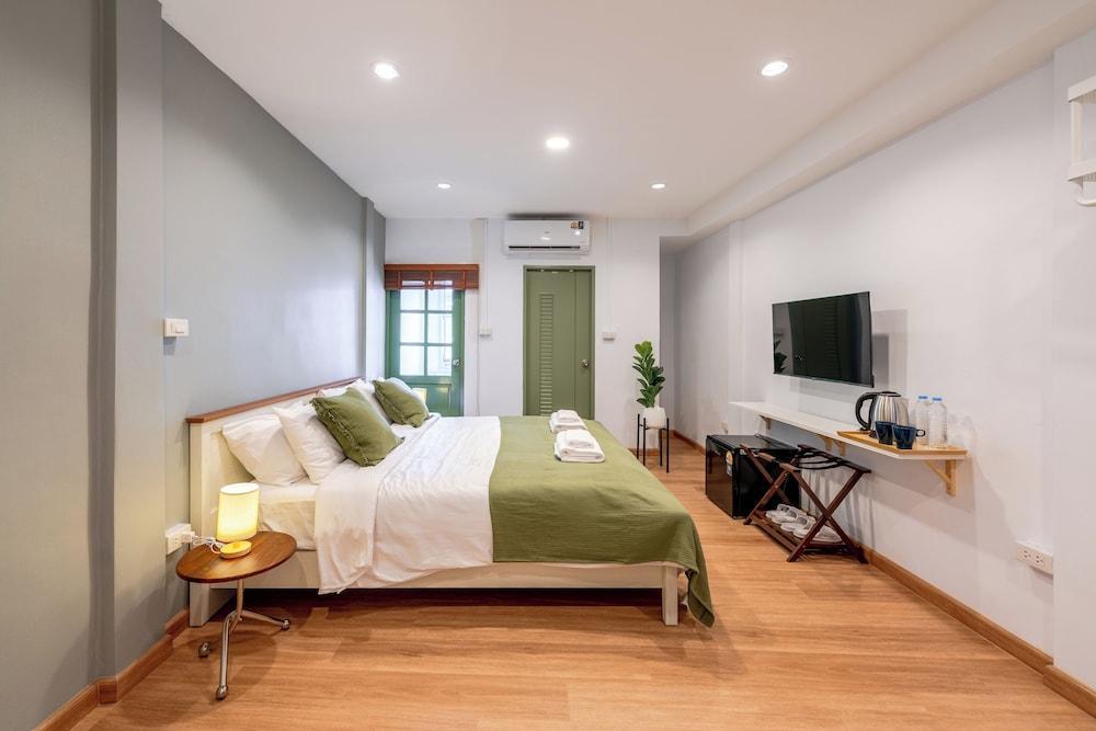 Bluehouse191 hometel Room Type - Superior King Room (3rd and 4th Floor, Stairs only) Bluehouse191 hometel Room Type - Superior King Room (3rd and 4th Floor, Stairs only)